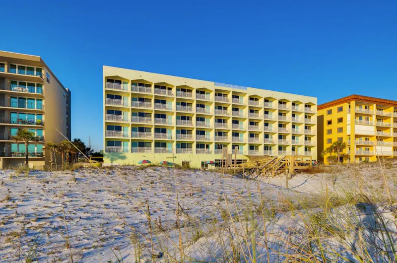 Best Western Beachfront Hotel - https://www.beachguide.com/best-western-beachfront-hotel--168-0-20216-712.jpg?width=185&height=185