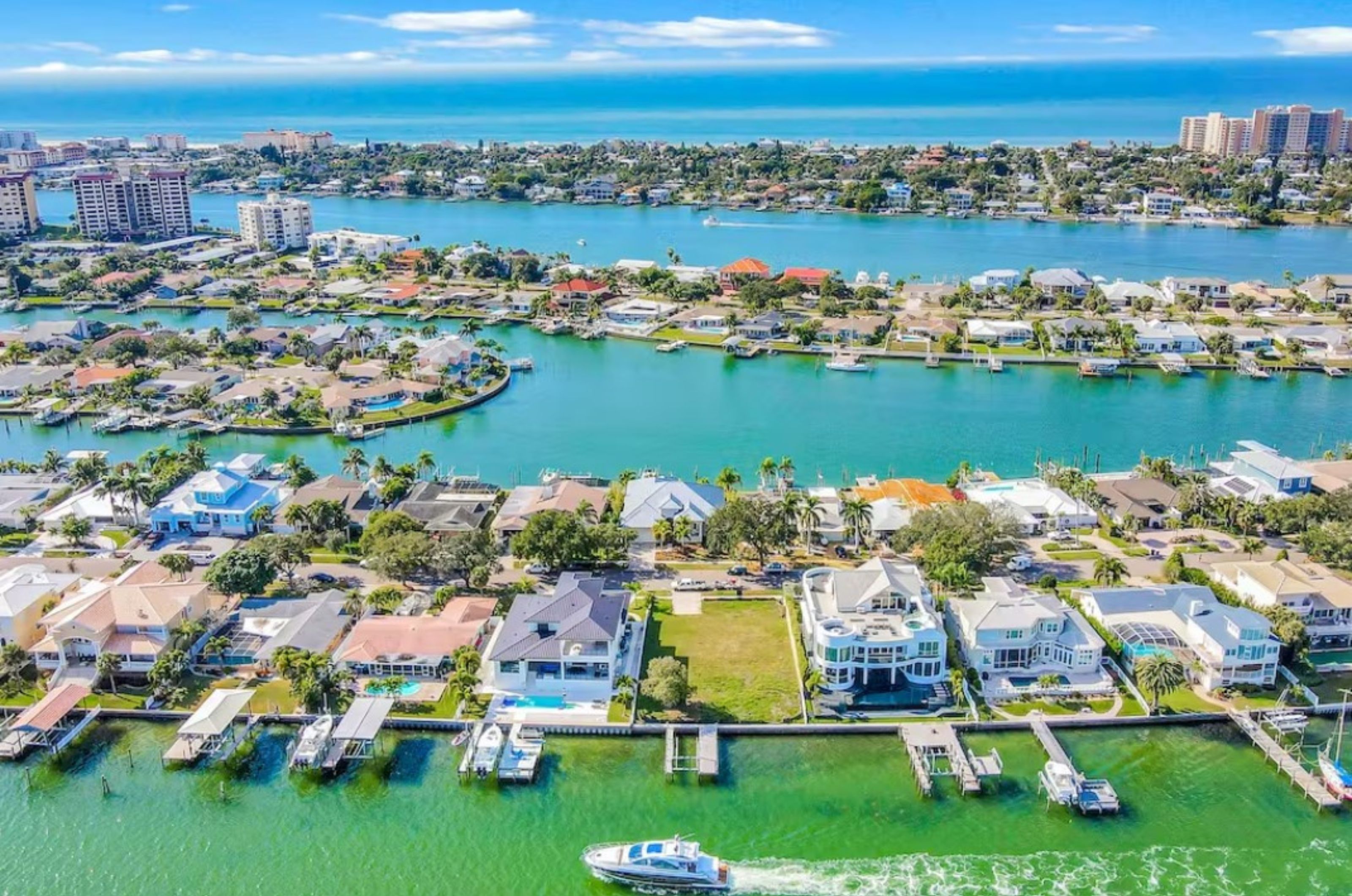 Clearwater Beach Vacation Homes - https://www.beachguide.com/clearwater-beach-vacation-rentals-clearwater-beach-vacation-homes-9669910.jpg?width=185&height=185