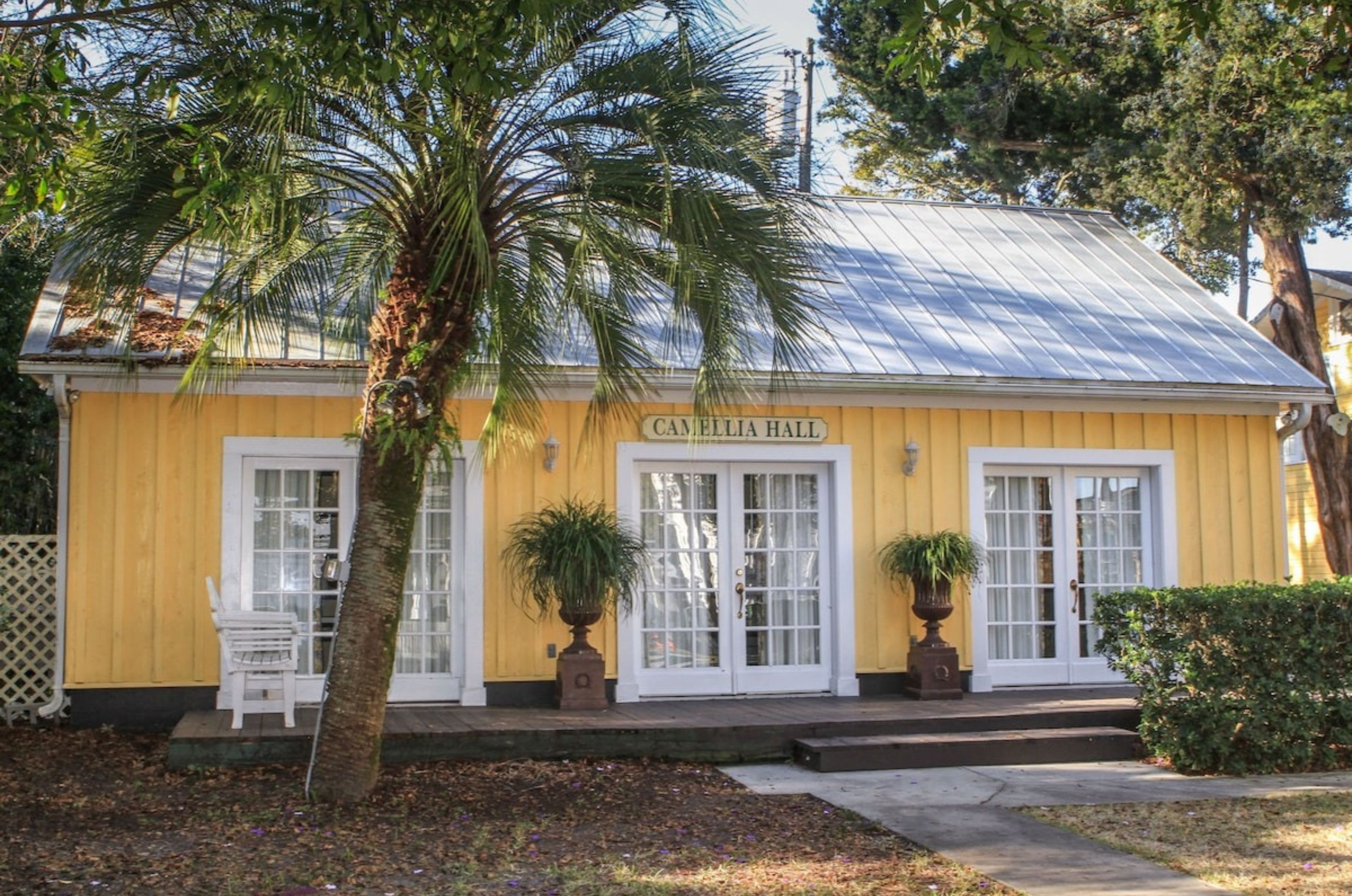 The exterior of the beautiful event space at Coombs House Inn & Suites in Apalachicola Florida 