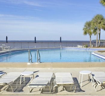 Bay Club of Sandestin - https://www.beachguide.com/destin-vacation-rentals-bay-club-of-sandestin-pool-1289-0-20154-4551.jpg?width=185&height=185