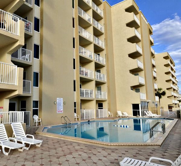 Large pool deck at Island Echos Condominiums in Fort Walton Florida
