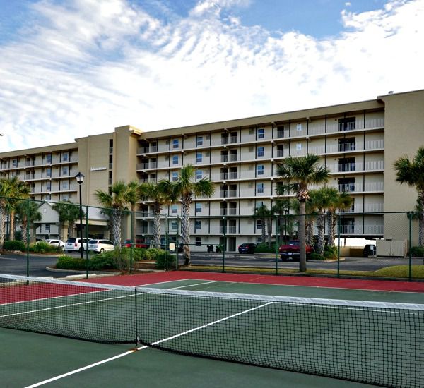 Tennis courts at Island Echos Condominiums in Fort Walton Florida