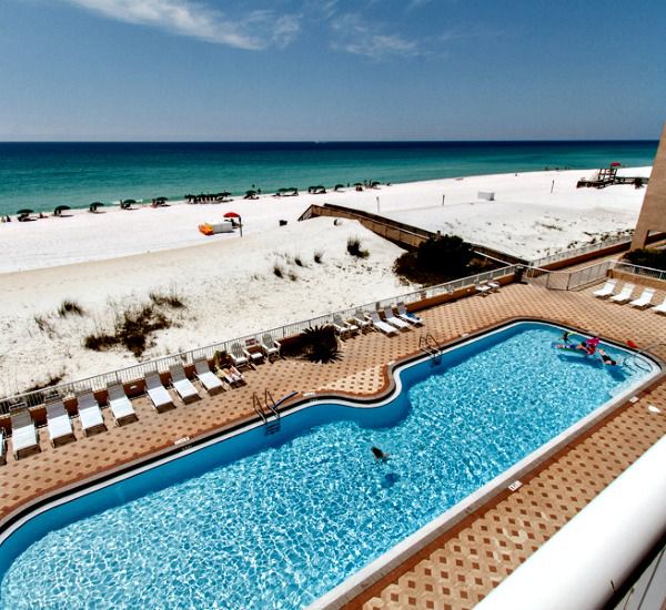 Huge pool at Islander Beach Resort  in Fort Walton Florida