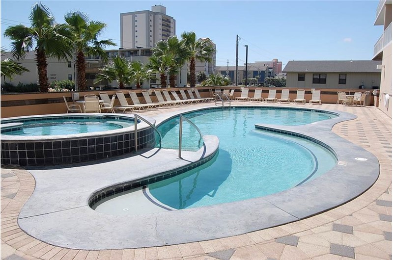 Pool and whirlpool tub at Crystal Towers Gulf Shores