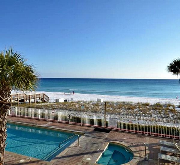 Gulfside swimming pool and hot tub at the Inn at Crystal Beach in Destin Florida