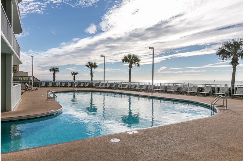 Large pool area at Tradewinds Condominiums in Orange Beach Alabama