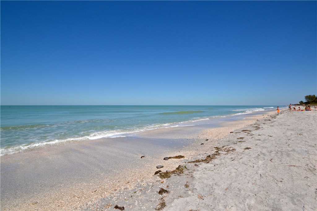 Beachfront Dream 4 Bedroom Gulf Front Gas Grill WiFi Sleeps 8 House / Cottage rental in St. Pete Beach House Rentals in St. Pete Beach Florida - #4