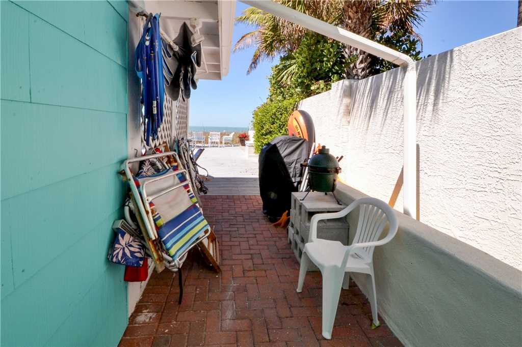 Beachfront Dream 4 Bedroom Gulf Front Gas Grill WiFi Sleeps 8 House / Cottage rental in St. Pete Beach House Rentals in St. Pete Beach Florida - #22
