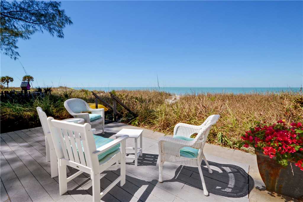 Beachfront Dream 4 Bedroom Gulf Front Gas Grill WiFi Sleeps 8 House / Cottage rental in St. Pete Beach House Rentals in St. Pete Beach Florida - #27
