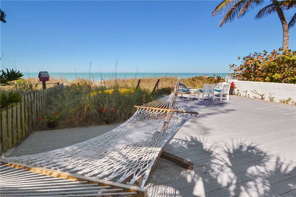 Beachfront Dream 4 Bedroom Gulf Front Gas Grill WiFi Sleeps 8 House / Cottage rental in St. Pete Beach House Rentals in St. Pete Beach Florida - #28
