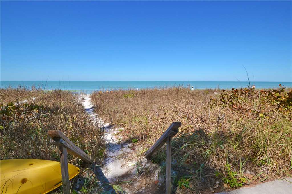 Beachfront Dream 4 Bedroom Gulf Front Gas Grill WiFi Sleeps 8 House / Cottage rental in St. Pete Beach House Rentals in St. Pete Beach Florida - #34