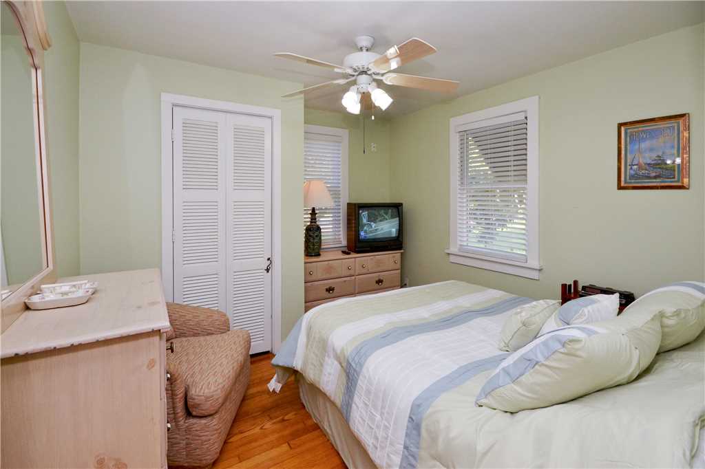 Starfish Cottage 2 Bedroom Walk to Beach Pet Friendly WiFi Sleeps 4 House / Cottage rental in St. Pete Beach House Rentals in St. Pete Beach Florida - #13