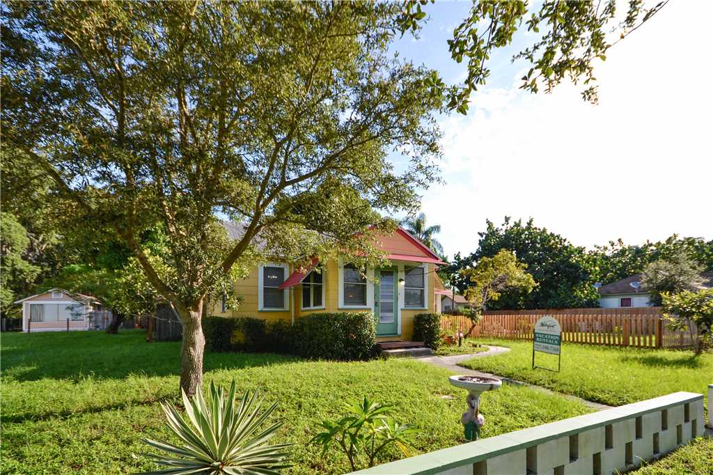 Starfish Cottage 2 Bedroom Walk to Beach Pet Friendly WiFi Sleeps 4 House / Cottage rental in St. Pete Beach House Rentals in St. Pete Beach Florida - #30