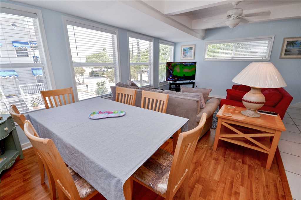 Sunset Beach House 2 Bedroom Gulf View WiFi Dog Friendly Sleeps 6 House / Cottage rental in St. Pete Beach House Rentals in St. Pete Beach Florida - #5
