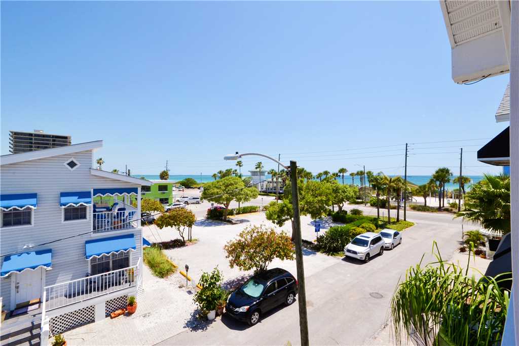Sunset Beach House 2 Bedroom Gulf View WiFi Dog Friendly Sleeps 6 House / Cottage rental in St. Pete Beach House Rentals in St. Pete Beach Florida - #15