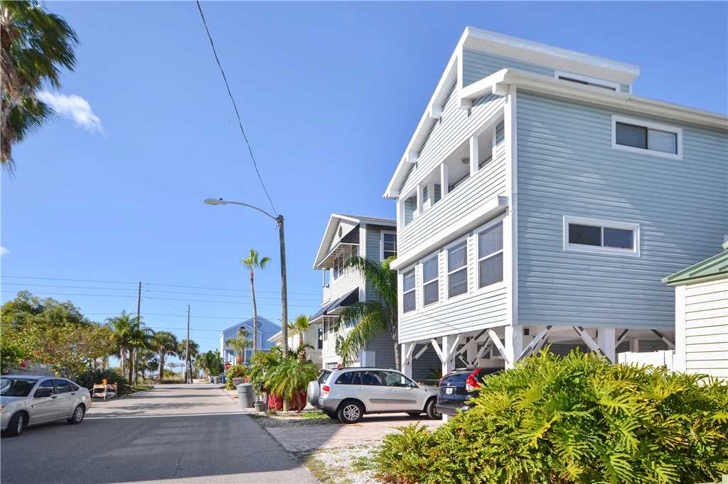 Sunset Beach House 2 Bedroom Gulf View WiFi Dog Friendly Sleeps 6 House / Cottage rental in St. Pete Beach House Rentals in St. Pete Beach Florida - #19