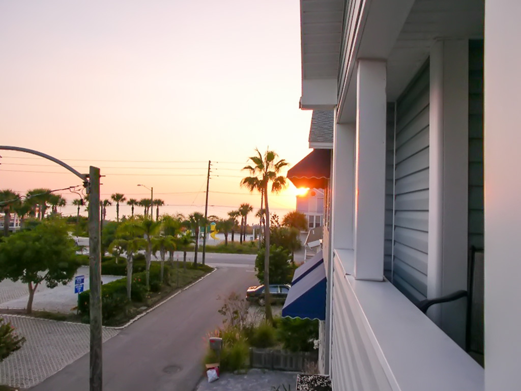 Sunset Beach House 2 Bedroom Gulf View WiFi Dog Friendly Sleeps 6 House / Cottage rental in St. Pete Beach House Rentals in St. Pete Beach Florida - #20