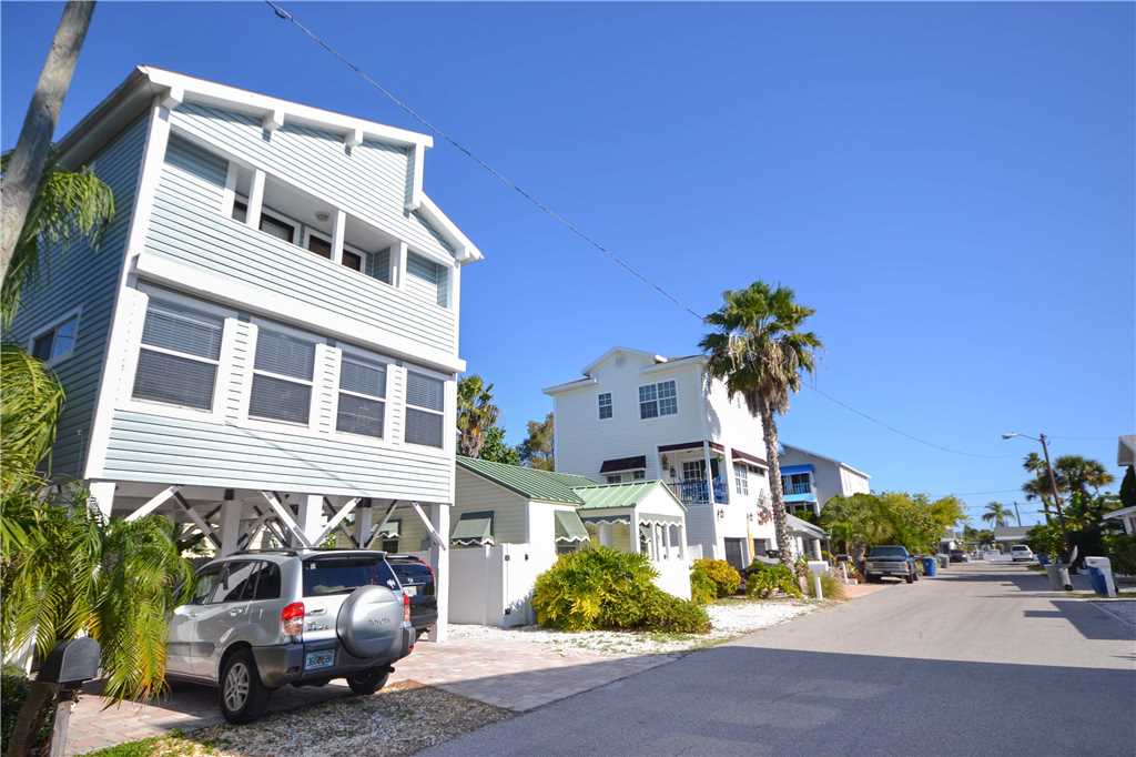 Sunset Beach House 2 Bedroom Gulf View WiFi Dog Friendly Sleeps 6 House / Cottage rental in St. Pete Beach House Rentals in St. Pete Beach Florida - #22