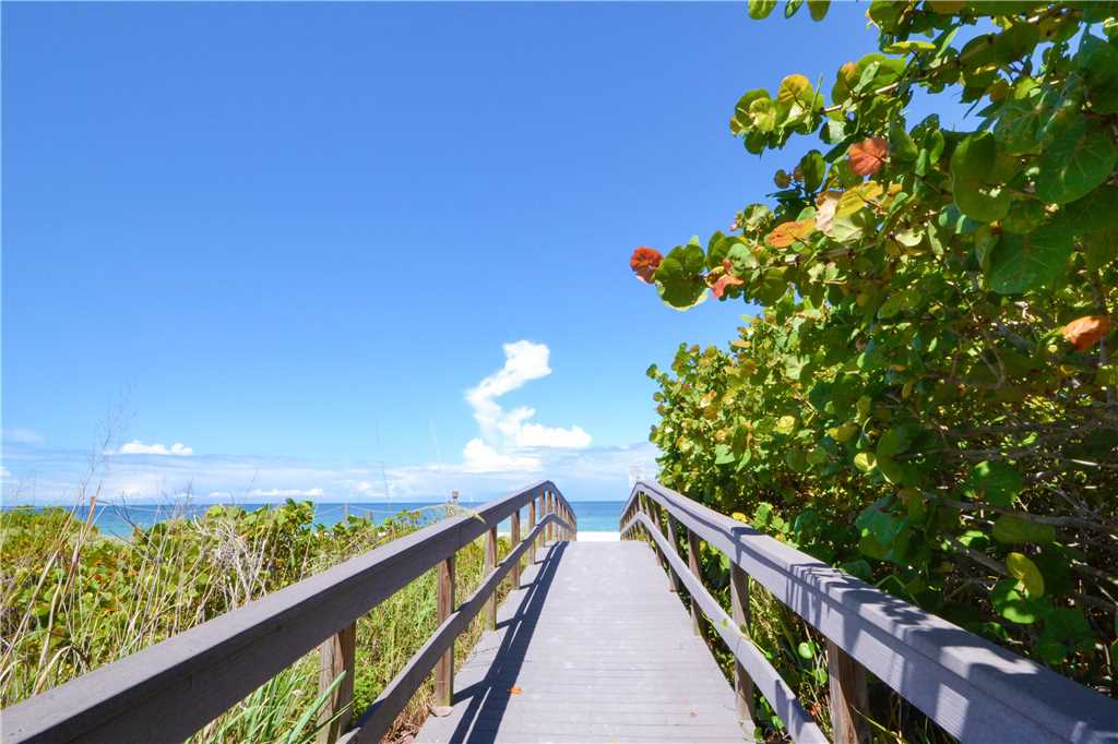 Sunset Beach House 2 Bedroom Gulf View WiFi Dog Friendly Sleeps 6 House / Cottage rental in St. Pete Beach House Rentals in St. Pete Beach Florida - #25