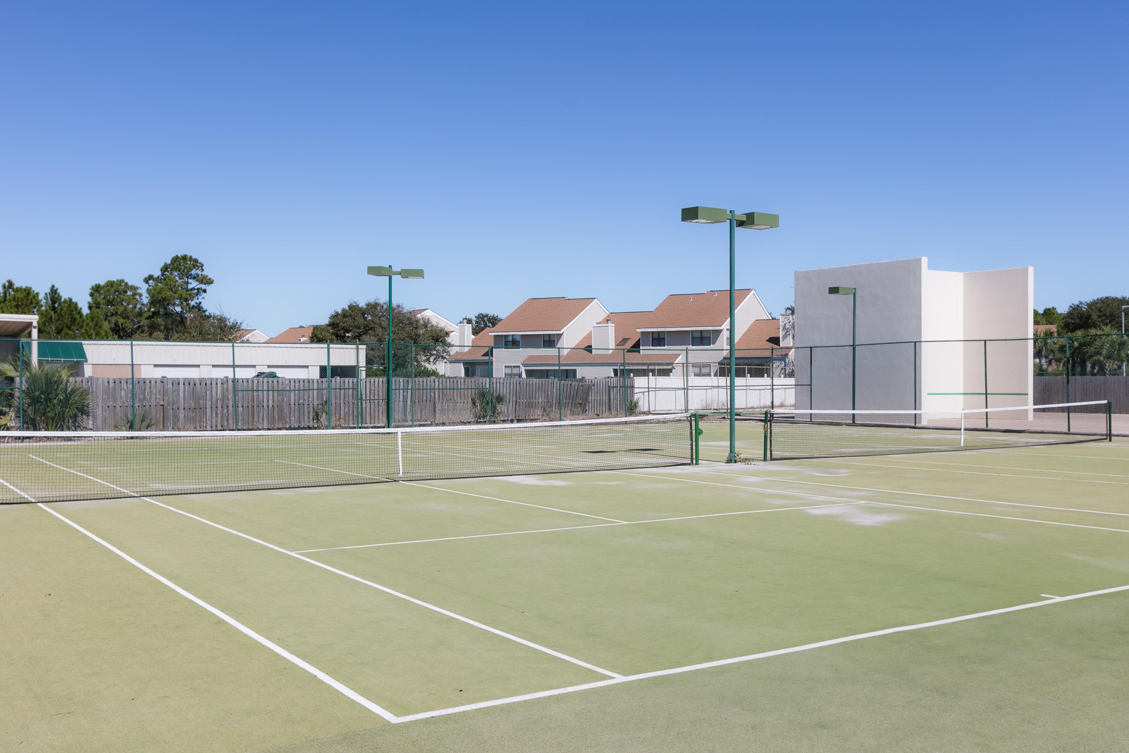 Tennis courts at Summer House condos
